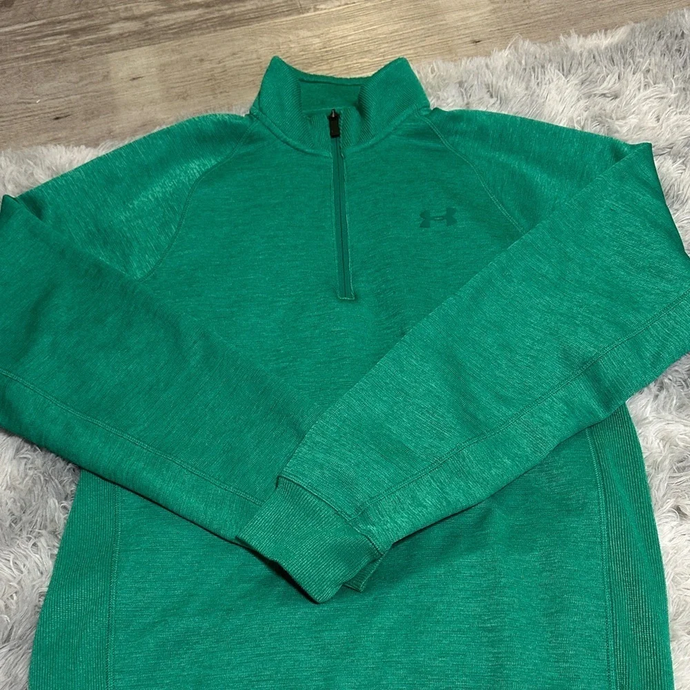 Under Armour Men's green quarter zip